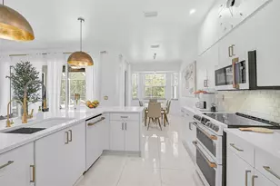 4146 Westbourne Cir, Sarasota, FL 34238 - Photo 9