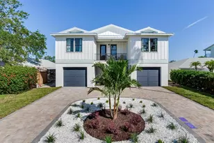 8555 Heron Lagoon Cir, Sarasota, FL 34242 - Photo 11