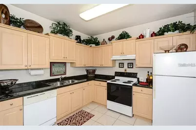 7685 Plantation Circle #B, University Park, FL 34201 - Photo 9