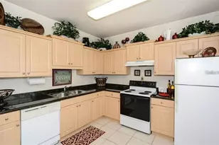 7685 Plantation Cir, University Park, FL 34201 - Photo 9