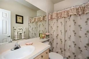 7685 Plantation Cir, University Park, FL 34201 - Photo 17