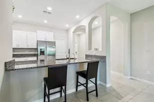 633 Royal Empress Dr, Ruskin, FL 33570 - Photo 5