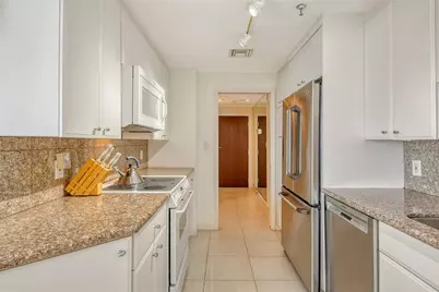 1211 Gulf Of Mexico Drive #704, Longboat Key, FL 34228 - Photo 9