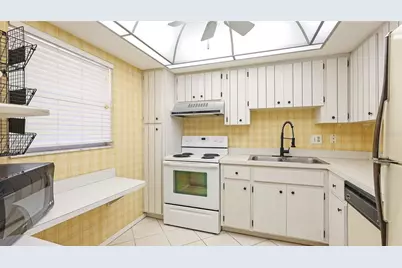 1330 Glen Oaks Drive E #374D, Sarasota, FL 34232 - Photo 9