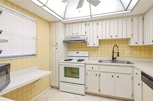 1330 Glen Oaks Dr E, Sarasota, FL 34232 - Photo 9