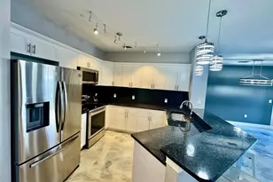 8325 38th St Cir E, Sarasota, FL 34243 - Photo 3