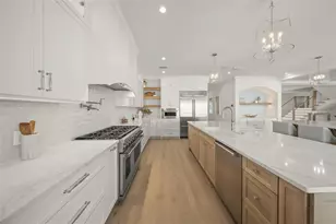 619 Key Royale Dr, Holmes Beach, FL 34217 - Photo 9