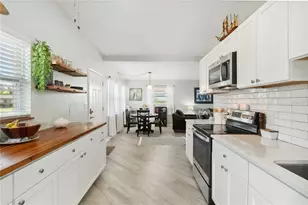 516 45th St Ct W, Palmetto, FL 34221 - Photo 9