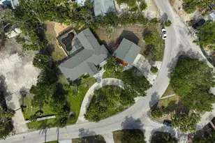 105 Island Cir, Sarasota, FL 34242 - Photo 11