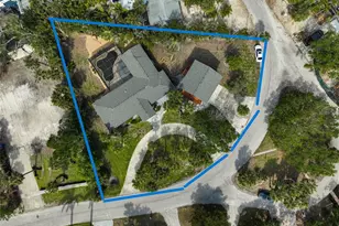 105 Island Cir, Sarasota, FL 34242 - Photo 3