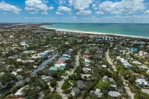 105 Island Cir, Sarasota, FL 34242 - Photo 9