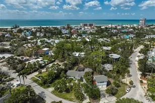 105 Island Cir, Sarasota, FL 34242 - Photo 5