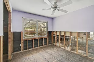 105 Island Cir, Sarasota, FL 34242 - Photo 21