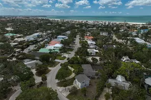 105 Island Cir, Sarasota, FL 34242 - Photo 13