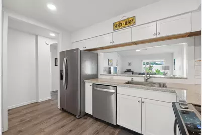 18106 Canal Pointe Street, Tampa, FL 33647 - Photo 9