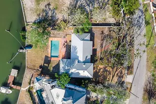 1479 Bay Point Dr, Sarasota, FL 34236 - Photo 5