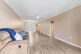 3204 Lake Bayshore Dr, Bradenton, FL 34205 - Photo 7