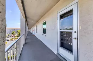 3204 Lake Bayshore Dr, Bradenton, FL 34205 - Photo 3