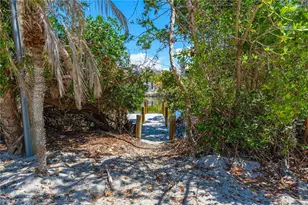 8592 Hidden Lagoon Rd, Sarasota, FL 34242 - Photo 71