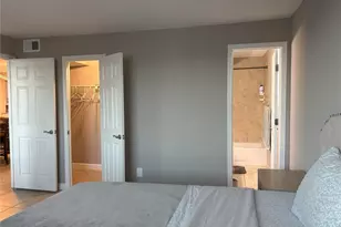 2755 Coconut Bay Ln, Sarasota, FL 34237 - Photo 5