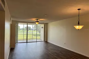 7461 W Country Club Dr N, Sarasota, FL 34243 - Photo 9