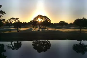 7461 W Country Club Dr N, Sarasota, FL 34243 - Photo 25