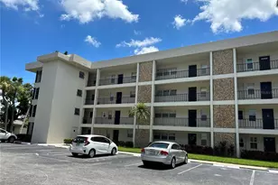 7461 W Country Club Dr N, Sarasota, FL 34243 - Photo 1