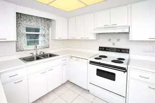 2614 67th St W, Bradenton, FL 34209 - Photo 5