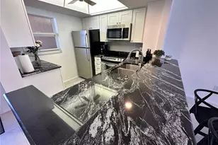 1300 N Portofino Dr, Sarasota, FL 34242 - Photo 5