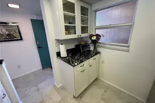 1300 N Portofino Dr, Sarasota, FL 34242 - Photo 9