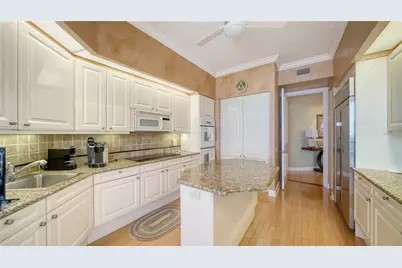 1241 Gulf Of Mexico Drive #603, Longboat Key, FL 34228 - Photo 21