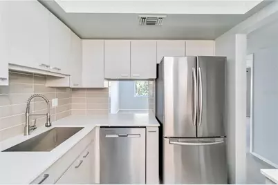 1540 Glen Oaks Drive E #B225, Sarasota, FL 34232 - Photo 15