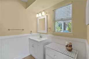 7860 Holiday Dr, Sarasota, FL 34231 - Photo 5