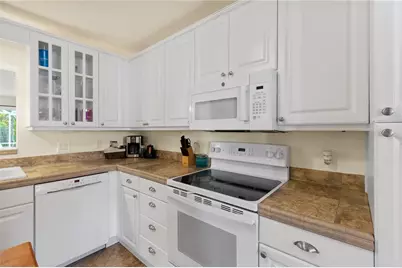 7860 Holiday Drive, Sarasota, FL 34231 - Photo 11