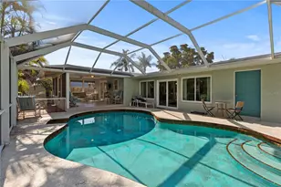 7860 Holiday Dr, Sarasota, FL 34231 - Photo 11