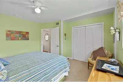 7860 Holiday Drive, Sarasota, FL 34231 - Photo 15