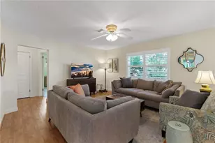 7860 Holiday Dr, Sarasota, FL 34231 - Photo 17
