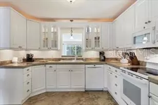 7860 Holiday Dr, Sarasota, FL 34231 - Photo 5