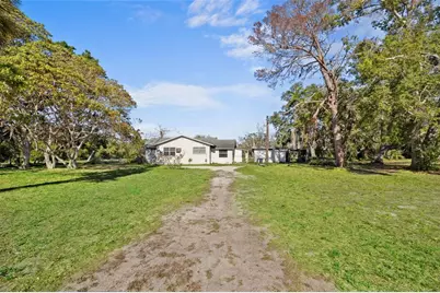 611 29th Street E, Bradenton, FL 34208 - Photo 11