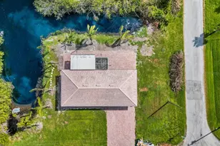 9080 Caloosa Dr, Venice, FL 34293 - Photo 1