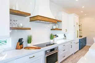 221 Grant Dr, Sarasota, FL 34236 - Photo 11