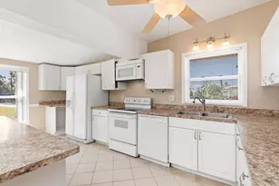 891 Palmetto Dr NE, Port Charlotte, FL 33952 - Photo 15