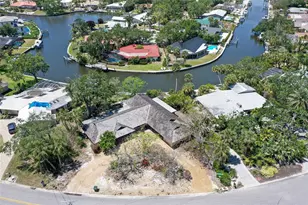 5502 Shadow Lawn Dr, Sarasota, FL 34242 - Photo 3