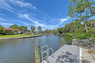 5502 Shadow Lawn Dr, Sarasota, FL 34242 - Photo 13