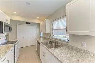 2121 Pueblo Cir, Sarasota, FL 34231 - Photo 15