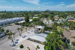 301 Avenida Madera, Sarasota, FL 34242 - Photo 5