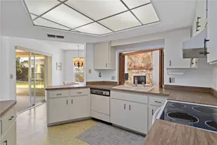 2271 Pine View Cir, Sarasota, FL 34231 - Photo 17