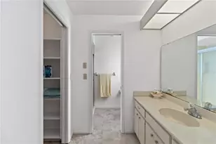 2271 Pine View Cir, Sarasota, FL 34231 - Photo 33