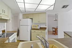 2271 Pine View Cir, Sarasota, FL 34231 - Photo 15