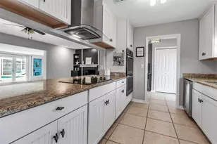 6422 Beechwood Ave, Sarasota, FL 34231 - Photo 7